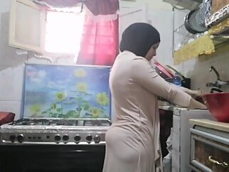 arabic muslim  accustomed